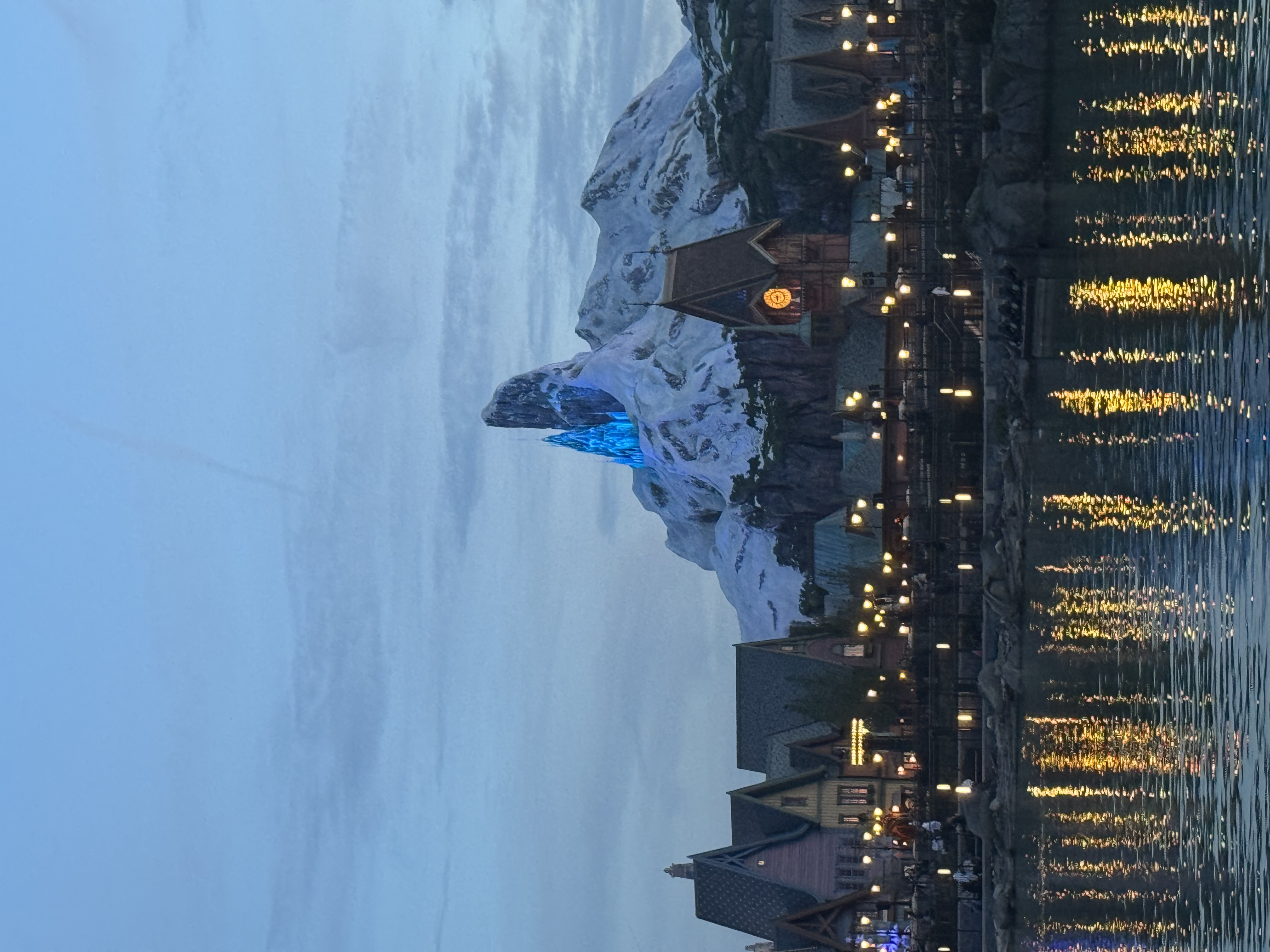 Frozen World bei Nacht